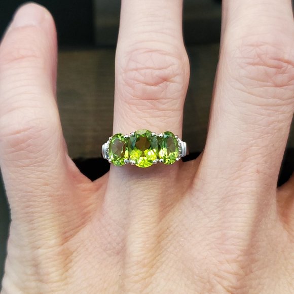 Size 8 925 Sterling Silver Triple Oval Peridot Gemstone Ring - Picture 1 of 8